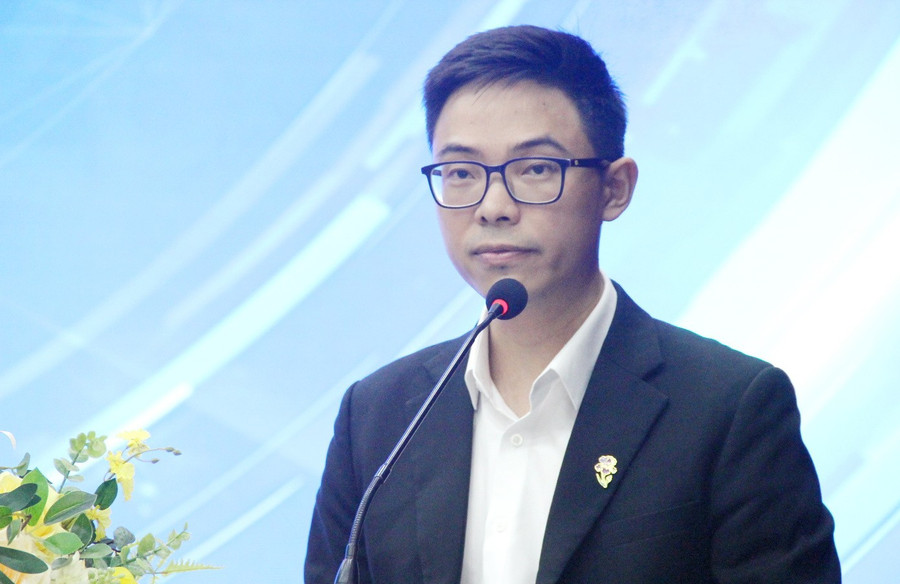 Ông Phạm Đức Tâm - Viện trưởng viện nghiên cứu ứng dụng STEM và Đào tạo nhân lực IASTEM phát biểu tại hội thảo. toanungdung-2.jpg