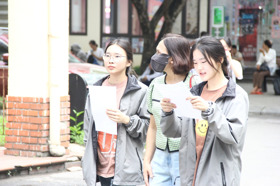 Thí sinh dự thi buổi chiều 17/5. img-9954.jpg