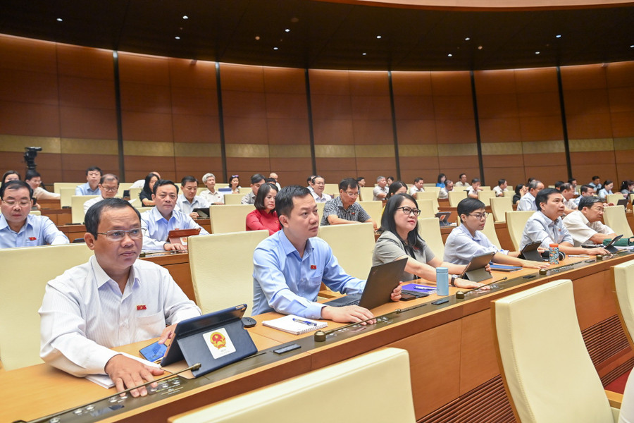 Các đại biểu bấm nút thông qua Luật Nhà giáo. luatnhagiao2.jpg