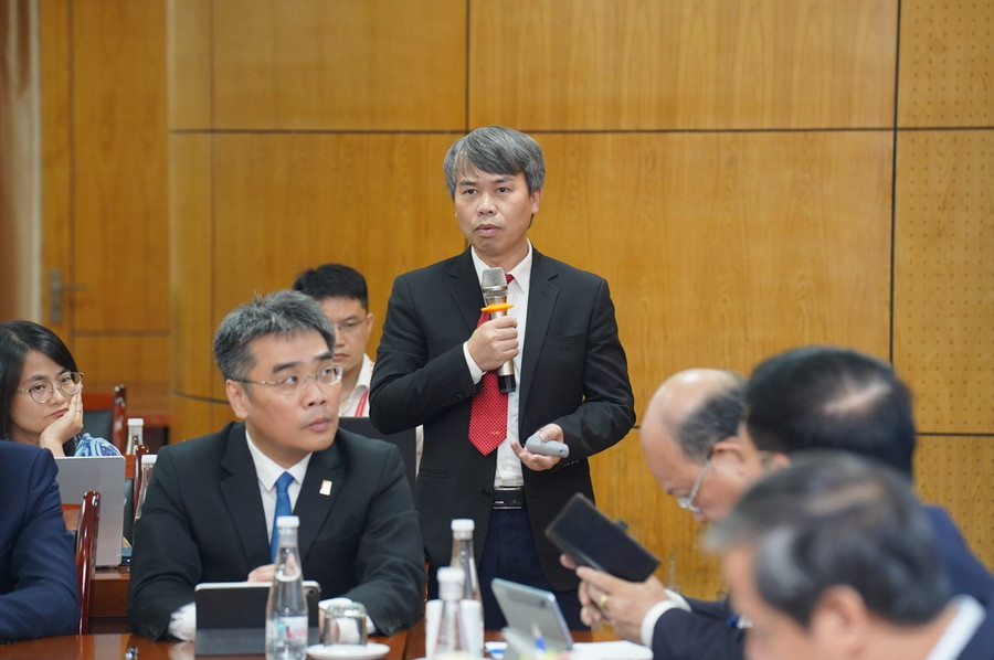 Nhà khoa học đặt câu hỏi với Bộ trưởng Bộ Khoa học và Công nghệ Nguyễn Mạnh Hùng. khoahoccongnghejpg2.jpg