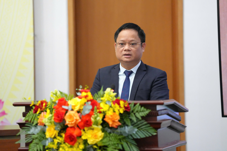 Ông Vũ Minh Tuấn – Phó Chủ nhiệm Văn Quốc hội chia sẻ tại buổi họp báo. kyhop9.jpg
