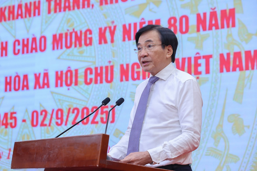 Bộ trưởng, Chủ nhiệm Văn phòng Chính phủ Trần Văn Sơn phát biểu khai mạc họp báo - Ảnh: VGP/Nhật Bắc. congtrinhjpg1.jpg
