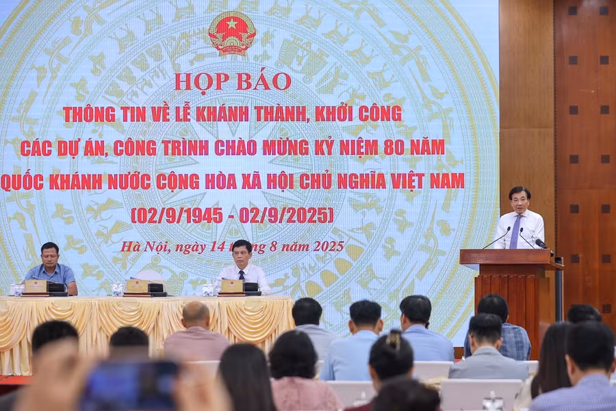 Buổi họp báo thông tin về Lễ khánh thành, khởi công các công trình, dự án chào mừng kỷ niệm 80 năm Quốc khánh (02/9/1945 - 02/9/2025) - Ảnh: VGP/Nhật Bắc.