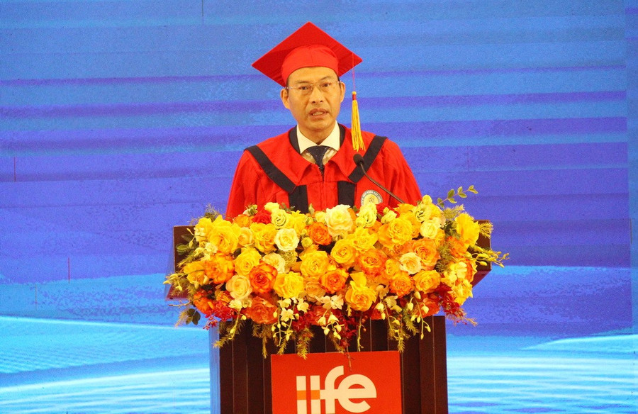 TS Nguyễn Văn Bình – Bí thư Đảng ủy, Chủ tịch Hội đồng trường Học viện Tài chính phát biểu tại buổi lễ. img-4300.jpg