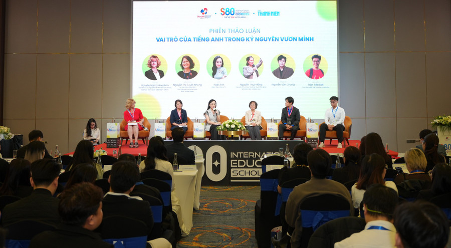 Các chuyên gia, diễn giả chia sẻ tại chương trình Chương trình học bổng giáo dục "S80 International Education Scholarship".