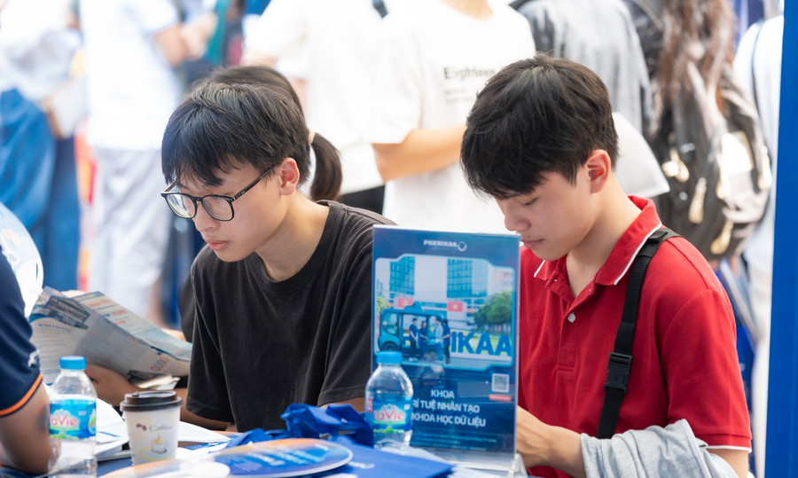 Thí sinh tham dự Ngày hội tuyển sinh đại học năm 2025.