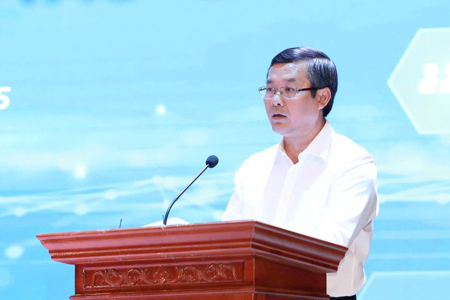 Thứ trưởng Bộ GD&ĐT Nguyễn Văn Phúc phát biểu tại hội nghị. thutruongnguyenvanphucjpg1.jpg