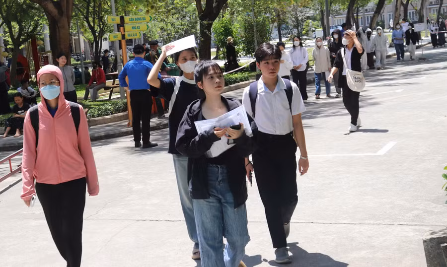 Thí sinh tham dự Kỳ thi đánh giá năng lực năm 2025 do Trường ĐH Sư phạm Hà Nội tổ chức.