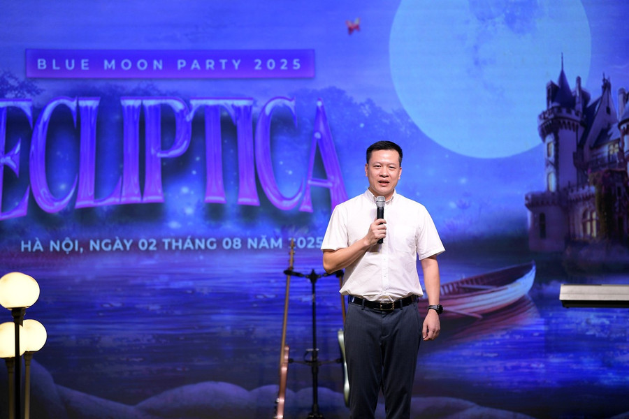 PGS. TS Hoàng Khắc Lịch - Phó Hiệu trưởng Nhà trường chia sẻ tại sự kiện. ueb1.jpg