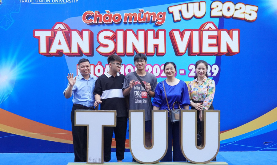 Hân hoan trong ngày nhập học. nhaphoc-2.jpg