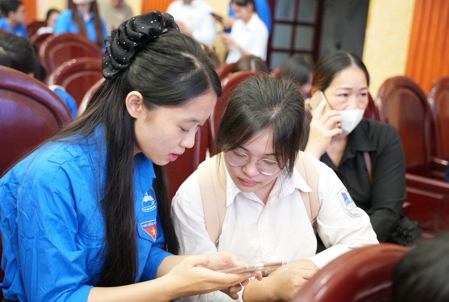 Hướng dẫn tỉ mỉ, ân cần, chu đáo. nhaphoc-11.jpg