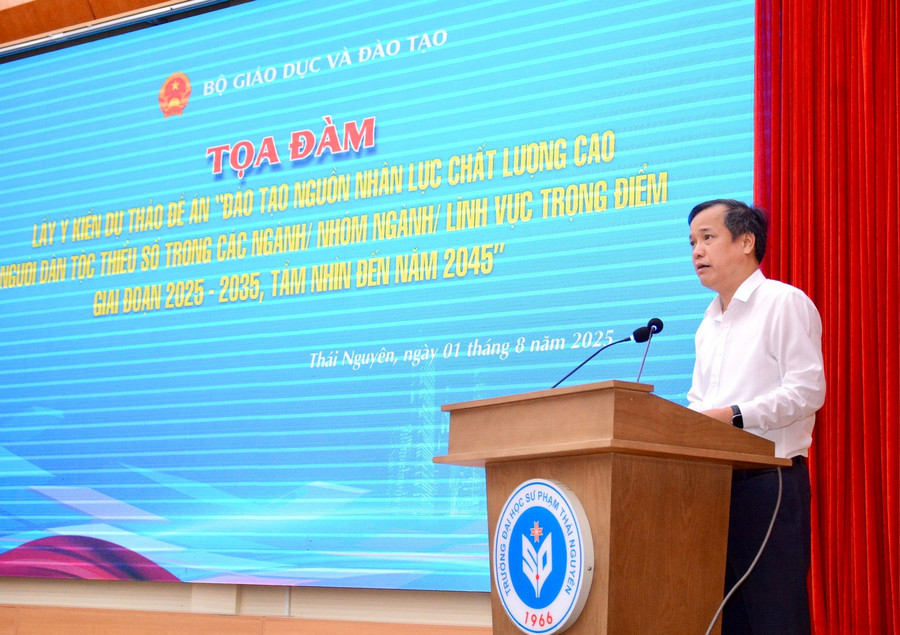 セミナーでは、タイグエン大学教育学部の学長であるMai Xuan Truong氏が講演しました。 dsc-1299.jpg