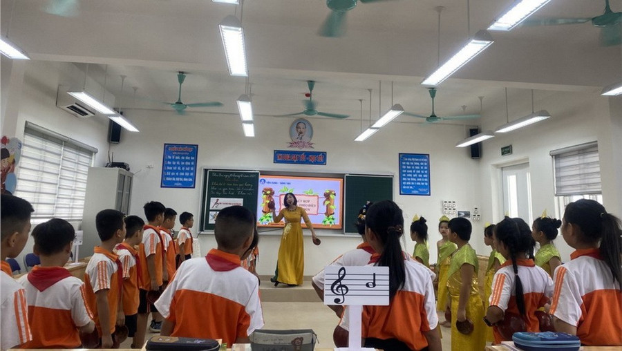 Một tiết học Âm nhạc của Trường tiểu học Đặng Xá (Gia Lâm, Hà Nội). Ảnh: Phòng GD&ĐT.