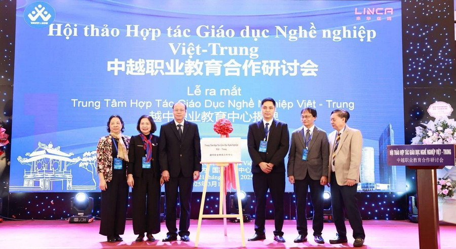 Lễ ra mắt Trung tâm hợp tác Giáo dục nghề nghiệp Việt - Trung. Ảnh: TH.