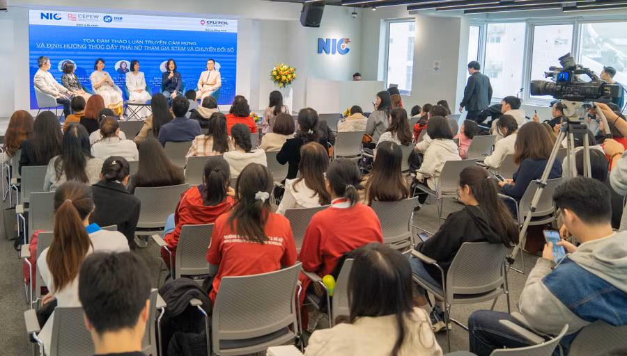 Toàn cảnh sự kiện.