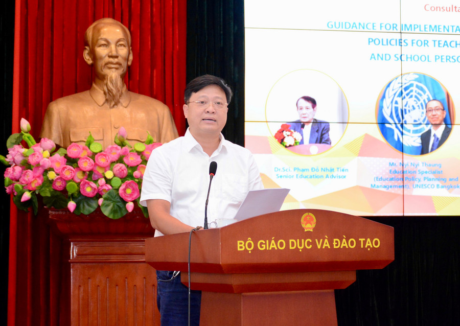 PGS.TS Phạm Mạnh Hà – Khoa Khoa học và Công nghệ giáo dục (Đại học Bách khoa Hà Nội) chia sẻ tại hội thảo. dsc-0398.jpg