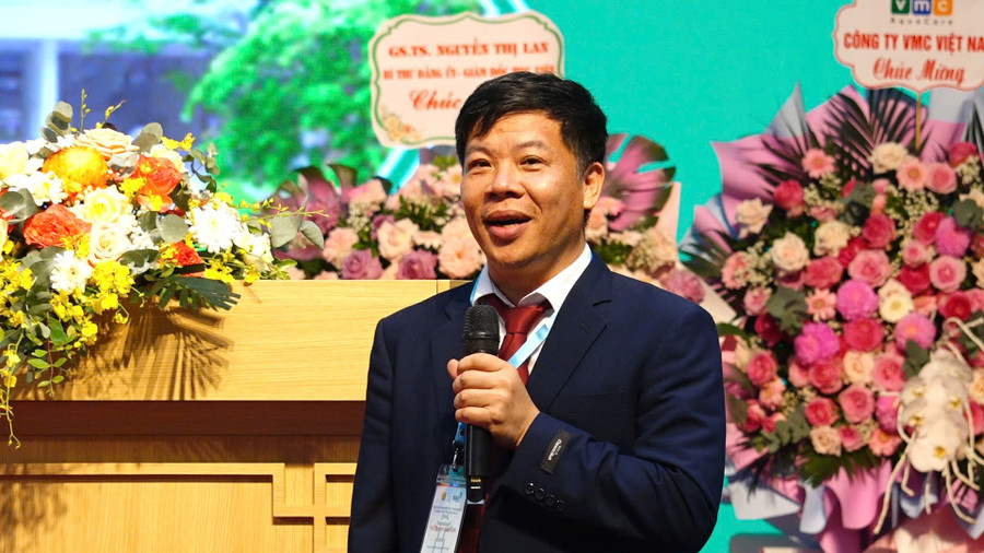 PGS.TS Kim Văn Vạn, Trưởng Khoa Thủy sản, Học viện Nông nghiệp Việt Nam - chia sẻ tại hội nghị. doimoisangtaojpg2.jpg