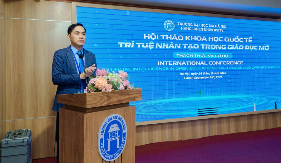 PGS.TS Dương Thăng Long – Phó Hiệu trưởng Trường Đại học Mở Hà Nội chia sẻ tại Hội thảo khoa học quốc tế “Trí tuệ nhân tạo (AI) trong giáo dục mở: Thách thức và cơ hội”. pgsts-duong-thang-long-pht-truong-dh-mo-ha-noi.jpg