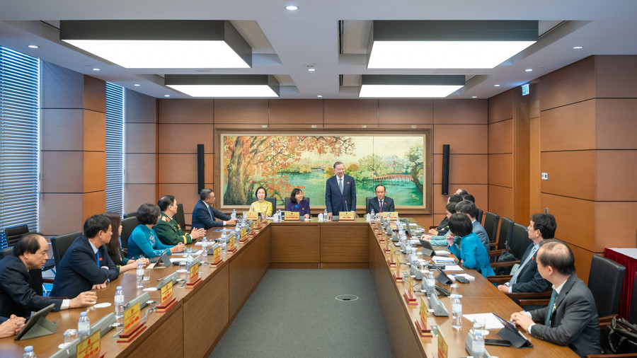 Toàn cảnh thảo luận Tổ 01. tbt-to-lamjpg2.jpg