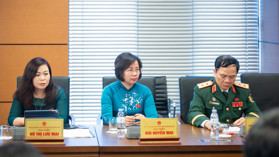 Đại biểu tham dự thảo luận Tổ 01. tbt-to-lamjpg3.jpg