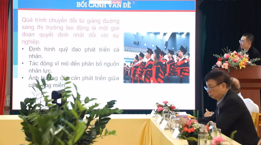 Chuyên gia báo cáo tại Hội thảo.