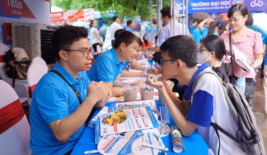 Hoạt động tư vấn tuyển sinh của Trường ĐH Khoa học tự nhiên (ĐH Quốc gia Hà Nội).