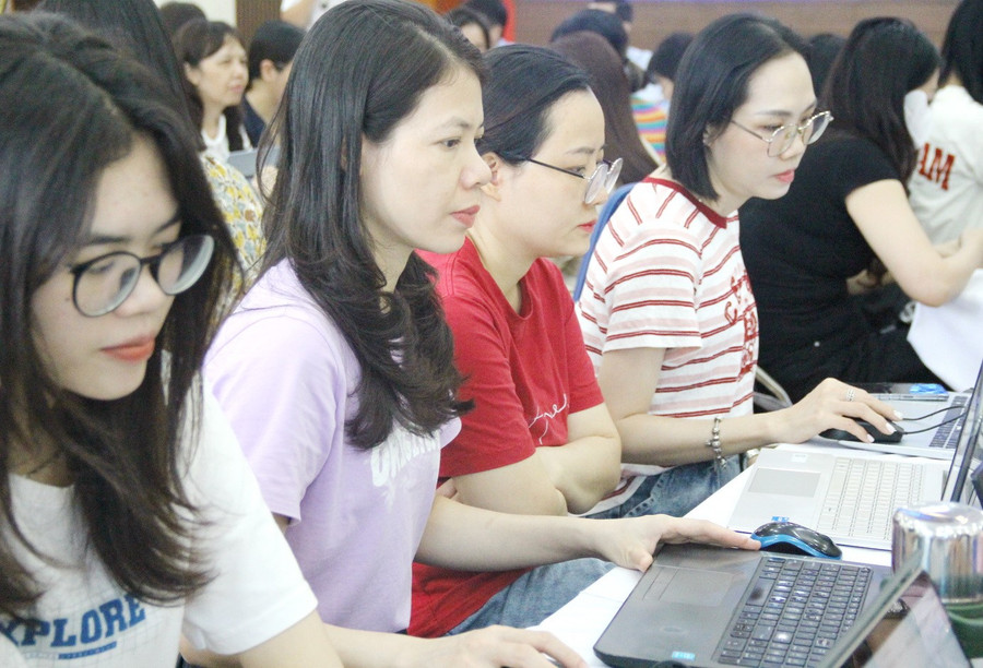 Giáo viên Trường Tiểu học, THCS và THPT Thực nghiệm Khoa học Giáo dục tham gia buổi tập huấn. img-3628.jpg