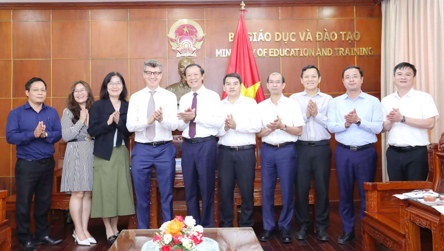 Buổi làm việc diễn ra thành công. img-4183.jpg