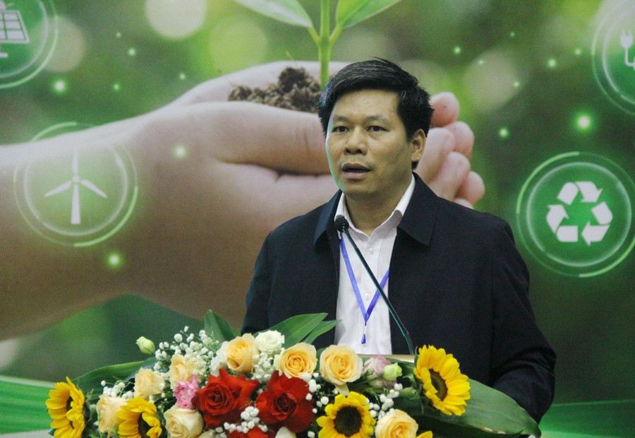 PGS.TS Kiều Văn Hoan – Phó Hiệu trưởng Trường ĐH Sư phạm Hà Nội phát biểu tại vòng chung kết. hnue-1.jpg