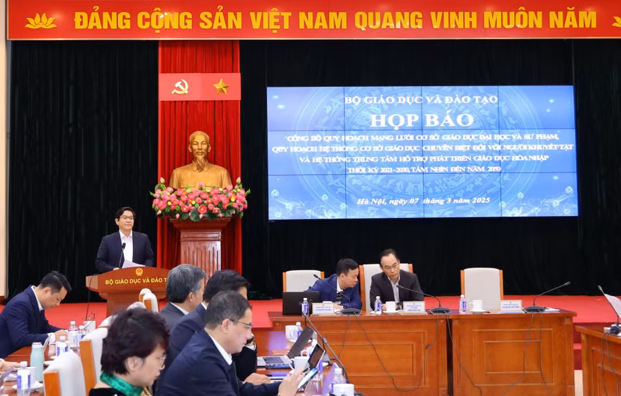 Ông Thái Văn Tài – Vụ trưởng Vụ Giáo dục Phổ thông (Bộ GD&ĐT) chia sẻ tại buổi họp báo.