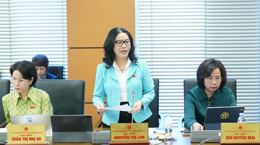 GS.TS Nguyễn Thị Lan – Giám đốc Học viện Nông nghiệp Việt Nam, đại biểu đoàn đại biểu Quốc hội TP Hà Nội phát biểu thảo luận tại tổ 1 - chiều 22/10.