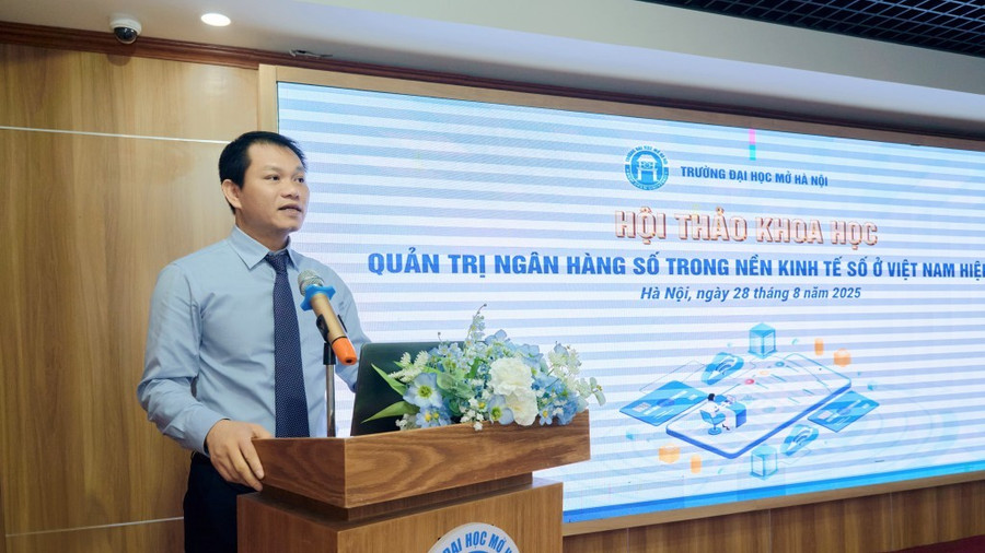TS Bùi Thanh Sơn - Phó Hiệu trưởng Trường ĐH Mở Hà Nội phát biểu tại hội thảo. nganhangso.jpg