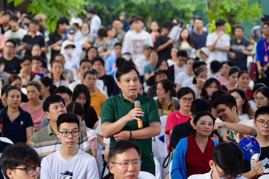 Phụ huynh đặt câu hỏi về tuyển sinh đến các chuyên gia. nguyenvongxettuyenjpg1.jpg
