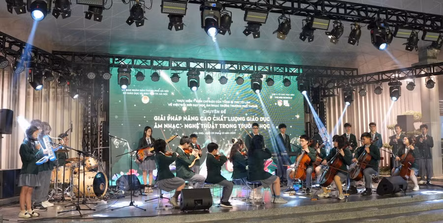 Học sinh của Hệ thống Trường Nguyễn Bỉnh Khiêm tự tin trình diễn nghệ thuật - tối 5/12.