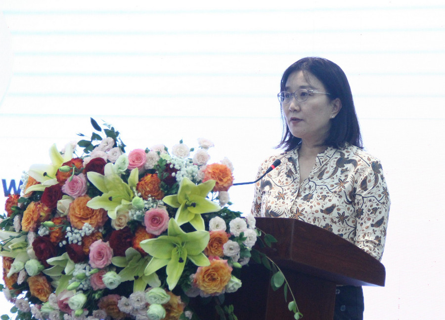 Bà Miki Nozawa – Trưởng ban Giáo dục, Văn phòng UNESCO Hà Nội chia sẻ tại hội thảo. img-1492.jpg