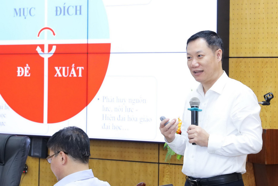 Ông Nguyễn Tiến Thảo - Vụ trưởng Vụ Giáo dục đại học (Bộ GD&ĐT) thuyết minh quy phạm hóa chính sách của dự án Luật Giáo dục đại học sửa đổi. giaoducdaihoc-1.jpg