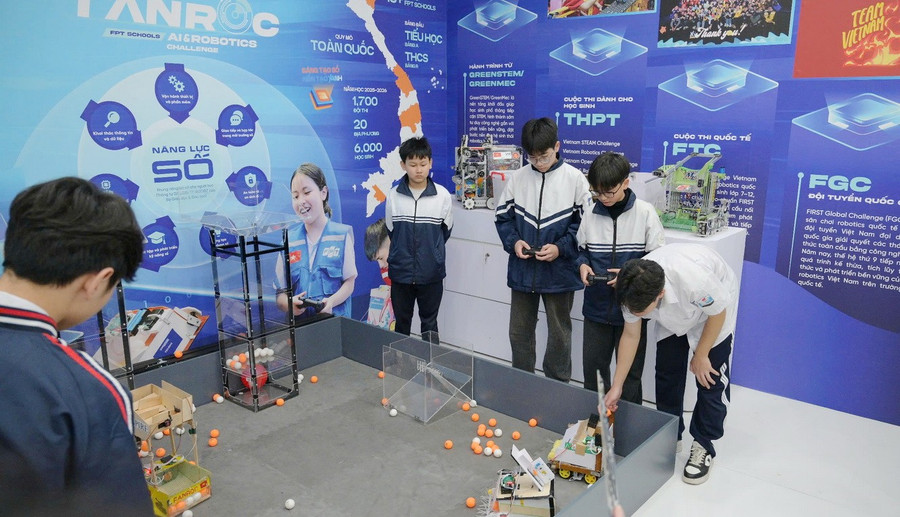 Học sinh trải nghiệm Hệ sinh thái STEM tại Hòa Lạc.