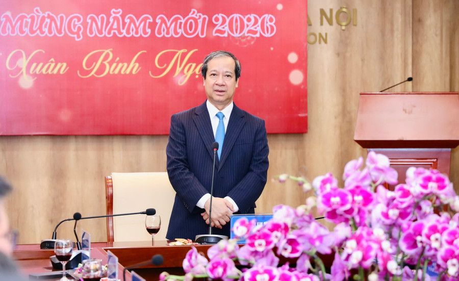 Bộ trưởng Nguyễn Kim Sơn chúc mừng năm mới 2026 cán bộ, viên chức, người lao động và người học Trường ĐH Sư phạm Hà Nội.