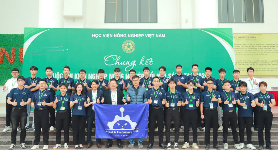 dự án: CK09-AGRICULTURAL ROBOT của thầy - trò đến từ Học viện Nông nghiệp Việt Nam xuất sắc giành giải nhất tại Cuộc thi khởi nghiệp Nông nghiệp đổi mới sáng tạo năm 2024.