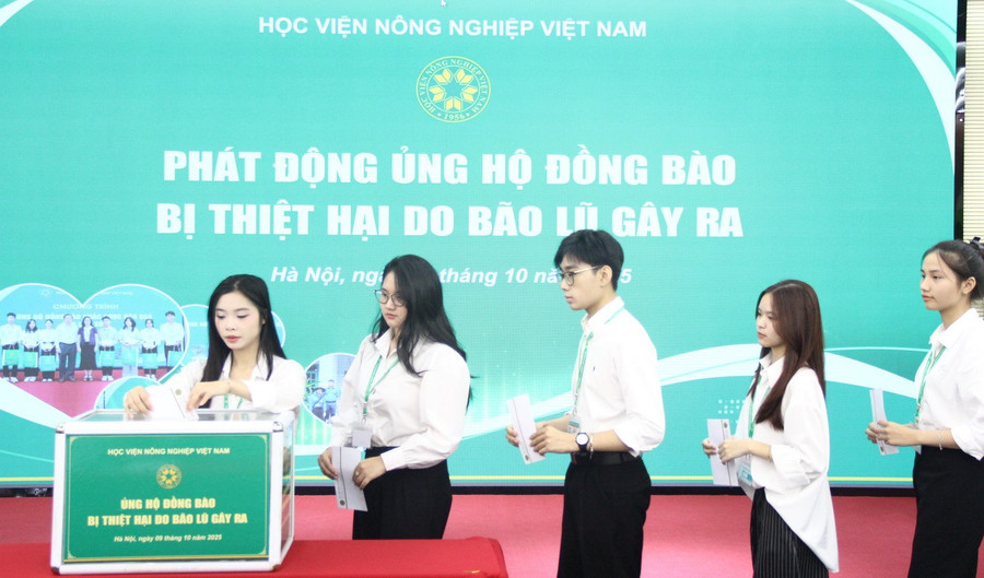 Sinh viên Học viện Nông nghiệp Việt Nam ủng hộ đồng bào các tỉnh bị thiệt hại nặng nề do bão lũ. img-4086.jpg