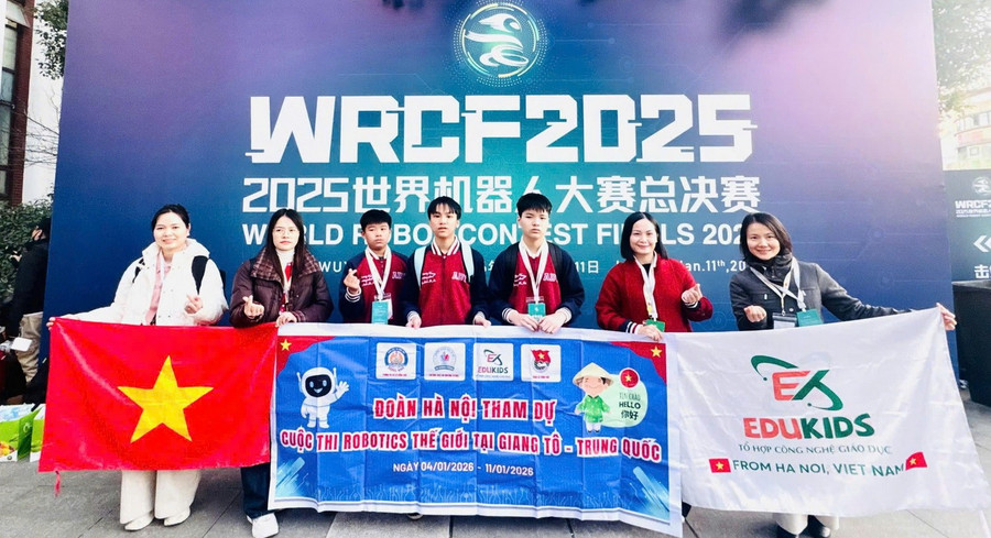 3 học sinh Trường THCS An Dương Vương (Đông Anh, TP. Hà Nội) xuất sắc giành Cúp chiến thắng và 2 Huy chương Vàng danh giá tại vòng chung kết Cuộc thi Robotics thế giới.