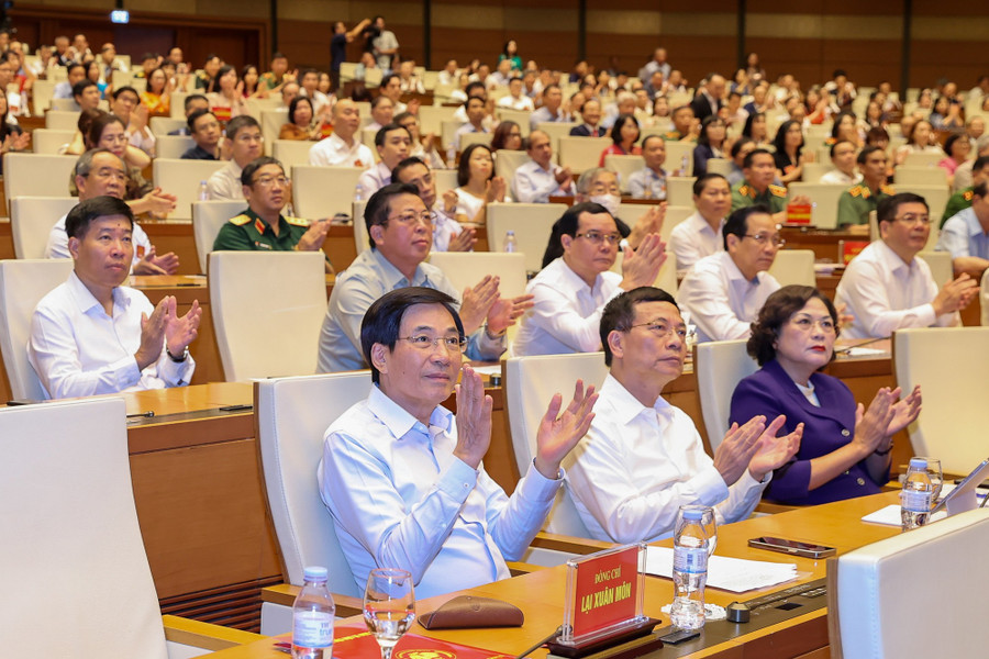 Các đại biểu dự Hội nghị tại điểm cầu chính. nghiquyet71jpg2.jpg