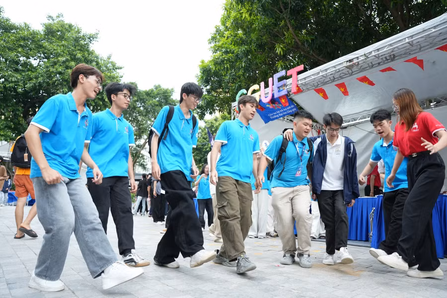 Sinh viên Trường ĐH Công nghệ (ĐH Quốc gia Hà Nội). Ảnh: UET.