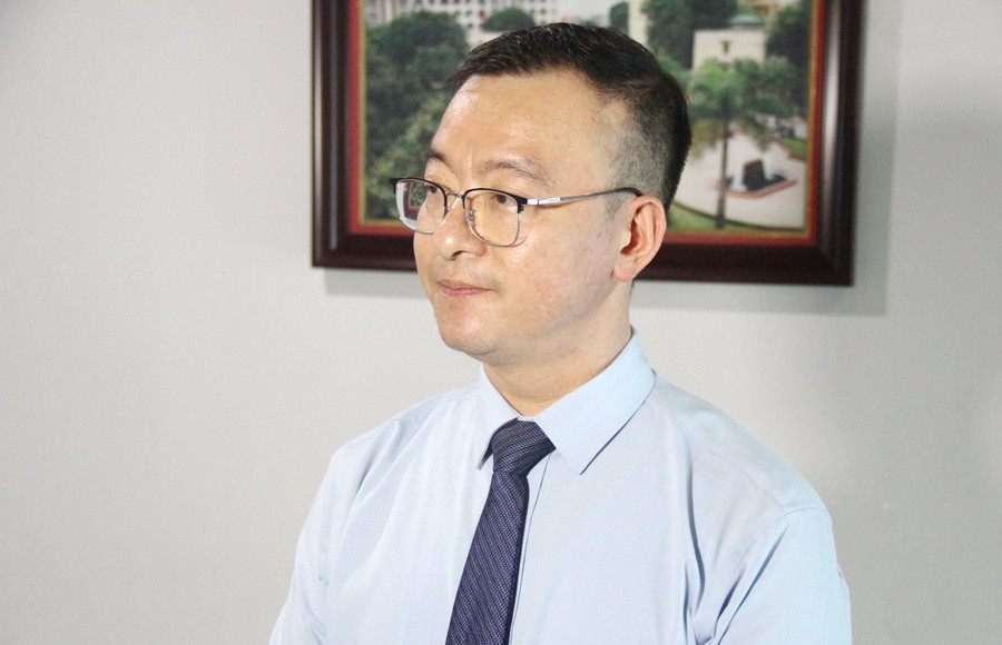 TS Nguyễn Duy Hồng – Ủy viên Ban Chấp hành Hiệp hội Phát triển nhân lực Logistics Việt Nam trao đổi bên lề hội thảo. img-4017.jpg