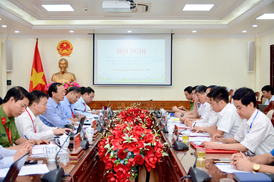 Quang cảnh buổi làm việc của Đoàn công tác với Ban chỉ đạo thi tốt nghiệp THPT năm 2025 tỉnh Hà Nam. thitotnghiepthptjpg5.jpg