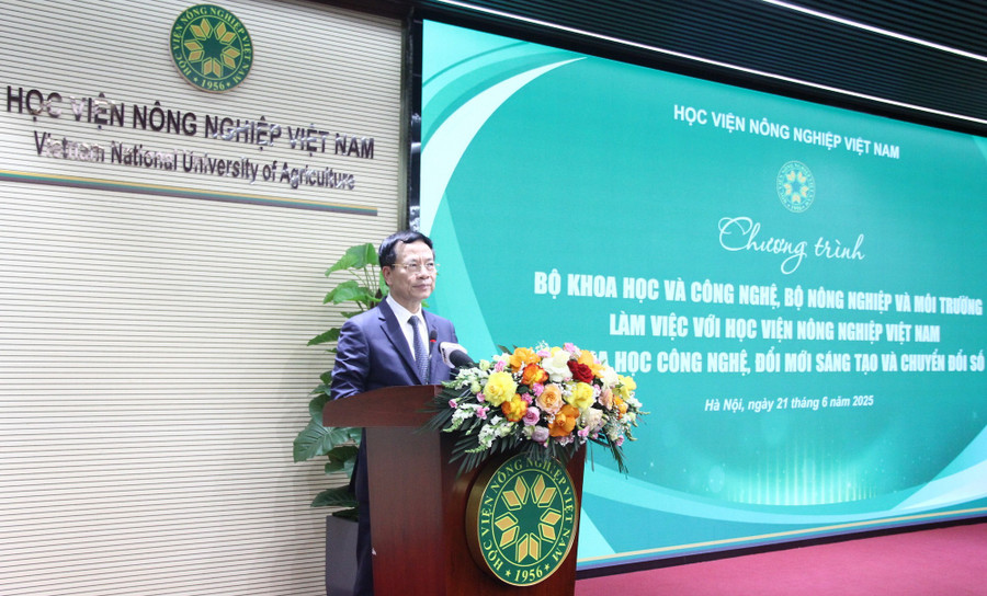 Bộ trưởng Nguyễn Mạnh Hùng gợi mở phát triển khoa học công nghệ tại Học viện Nông nghiệp Việt Nam. img-1332.jpg