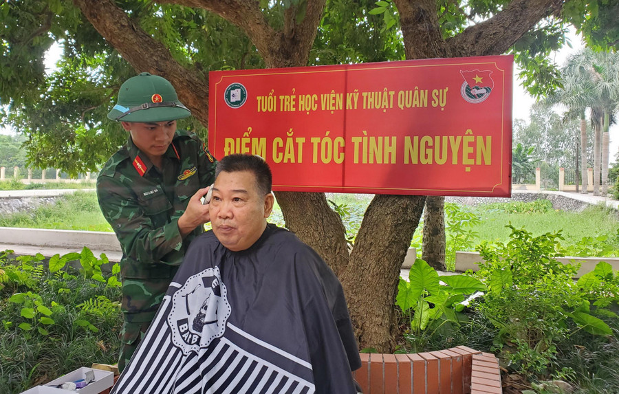 Tuổi trẻ Học viện Kỹ thuật Quân sự hết mình với 'Hành quân xanh'
