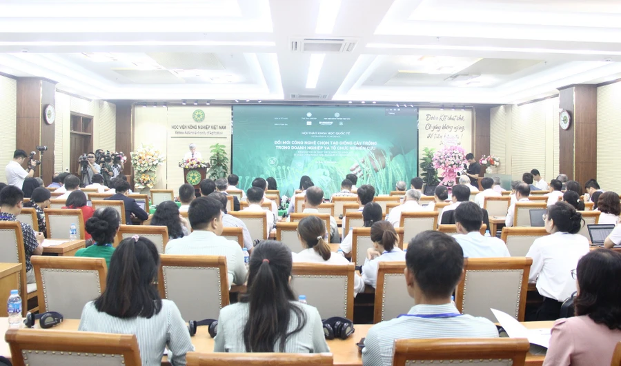 Hơn 100 nhà khoa học chia sẻ về đổi mới công nghệ chọn tạo giống cây trồng