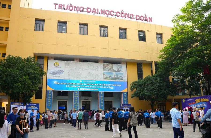 Trường Đại học Công đoàn tuyển sinh khóa đầu tiên ngành Truyền thông đại chúng.
