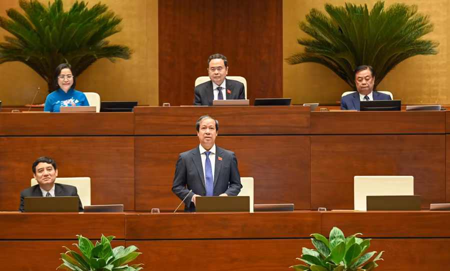 Bộ trưởng Bộ GD&ĐT Nguyễn Kim Sơn phát biểu tại Phiên thảo luận dự thảo Luật Nhà giáo - sáng 6/5. Ảnh: Bùi Giang.